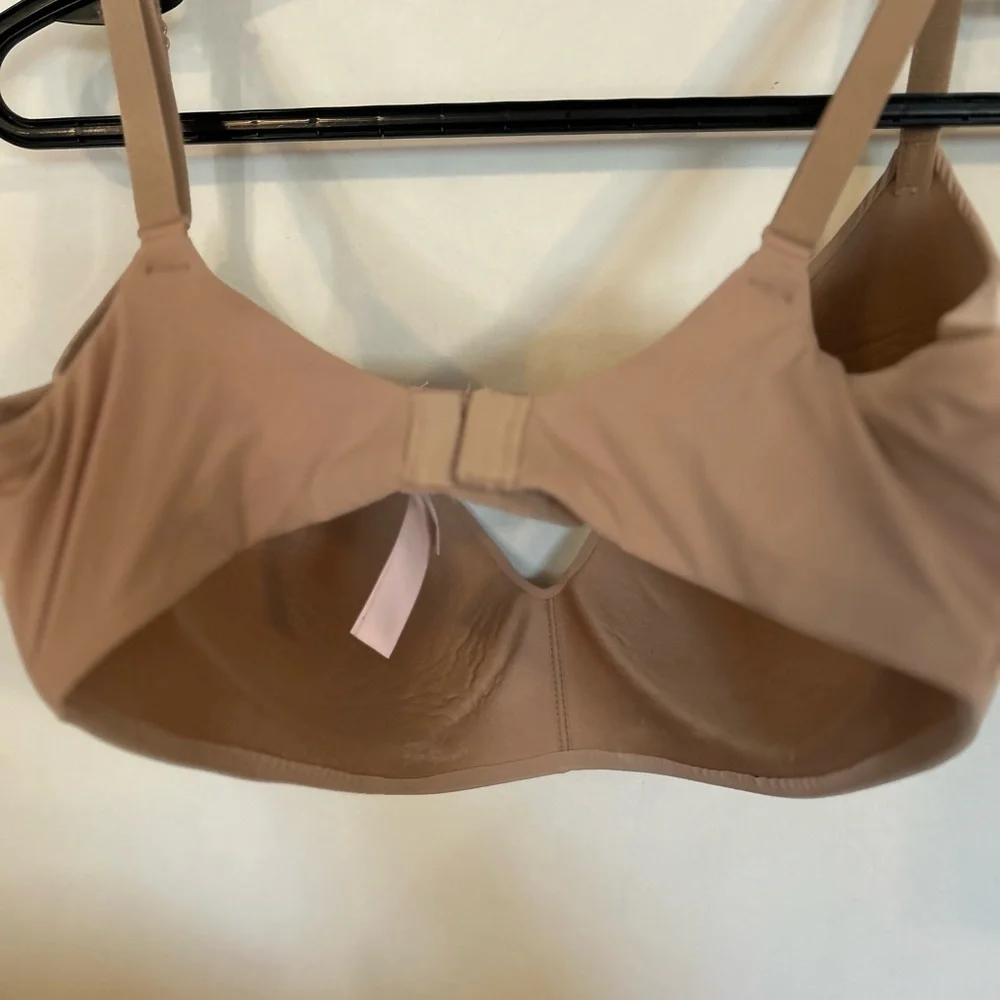 Victoria Secret 36DDD Seamless Tan Bra